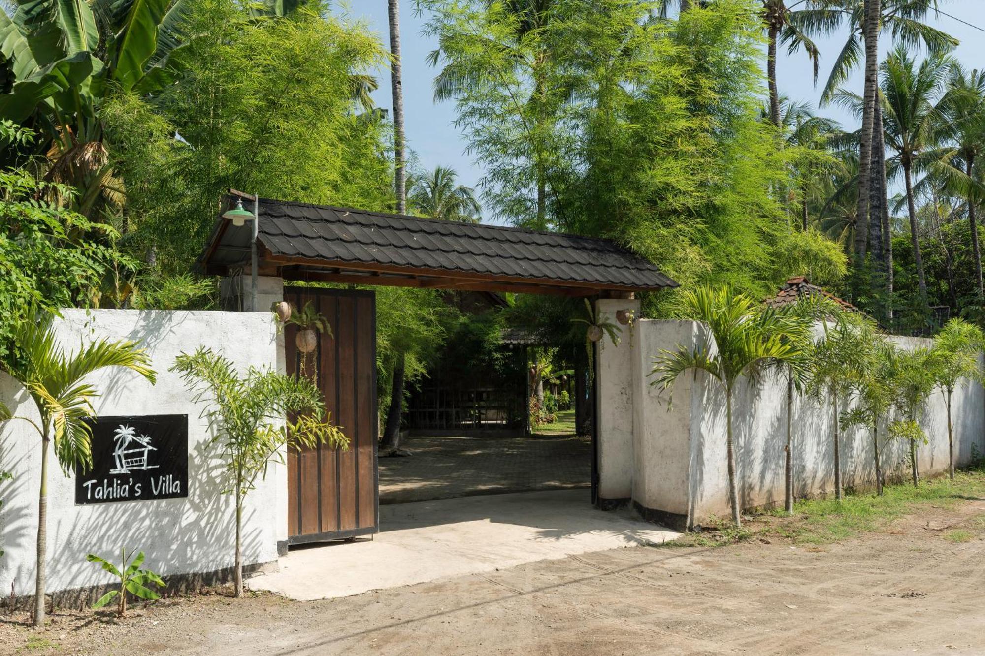 Tahlia'S Villa Sorongjukung エクステリア 写真